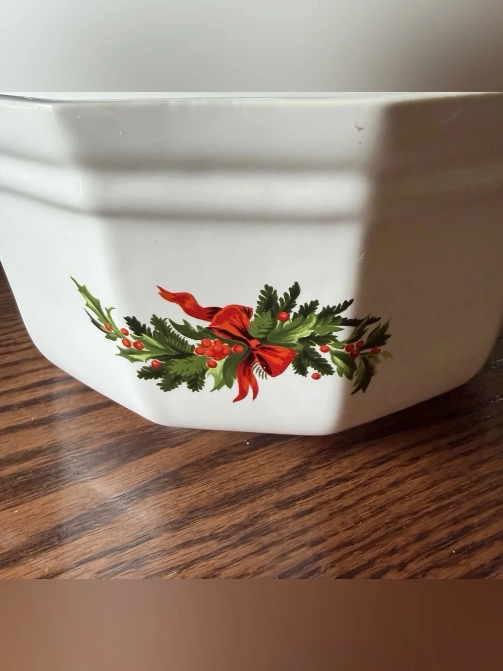 Pfaltzgraff White Covered Holiday Casserole with Green Trim and Red‎ Holly Motif